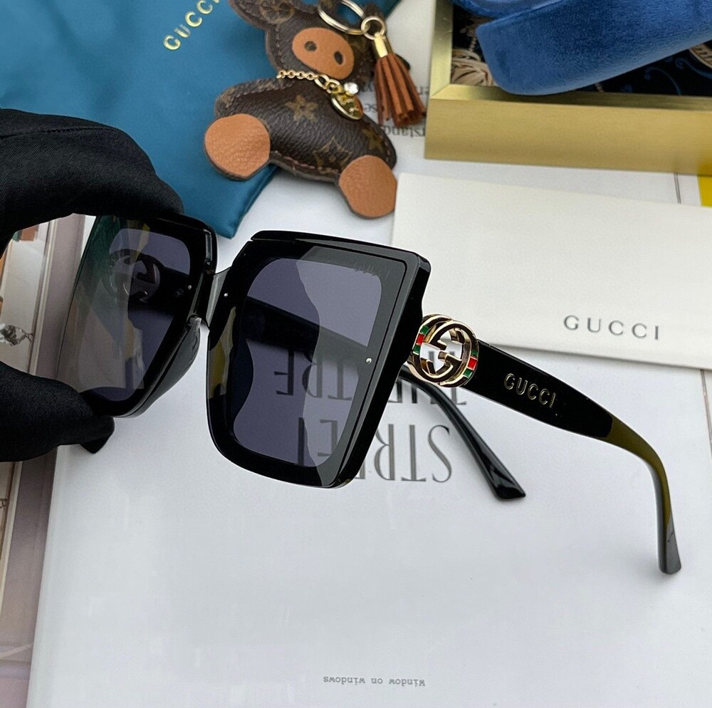 Gucci Oversized Square Black Sunglasses - Picture 3 of 4